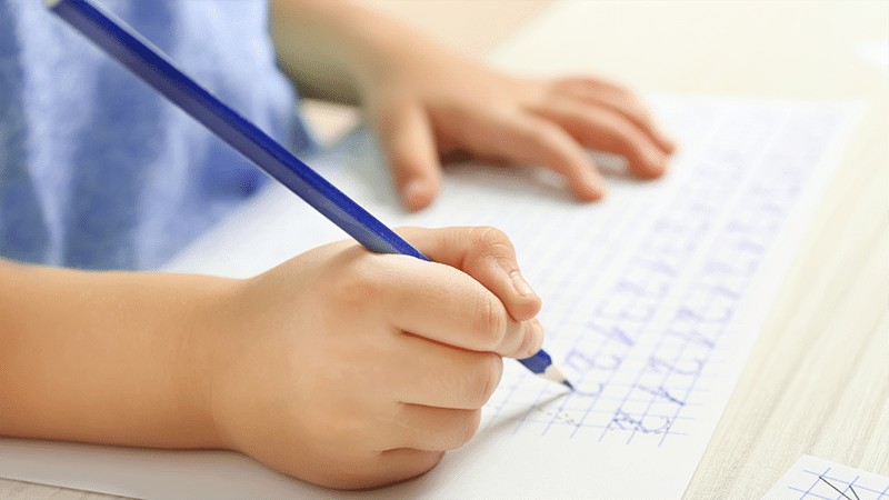 Com agafar el llapis correctament?